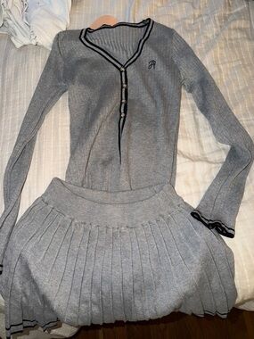 Gray Knit Pleated Sweater Skirt Set with Black Trim